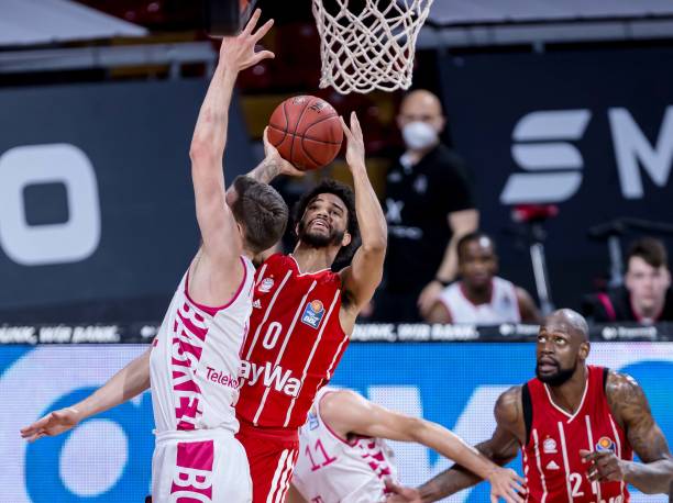 于他场外的 于他场外的